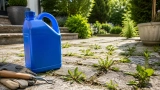 AdBlue désherbant : Utilisation, Efficacité Risque & Alternative