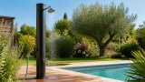 Comment fonctionne une douche solaire pour piscine ? Installation